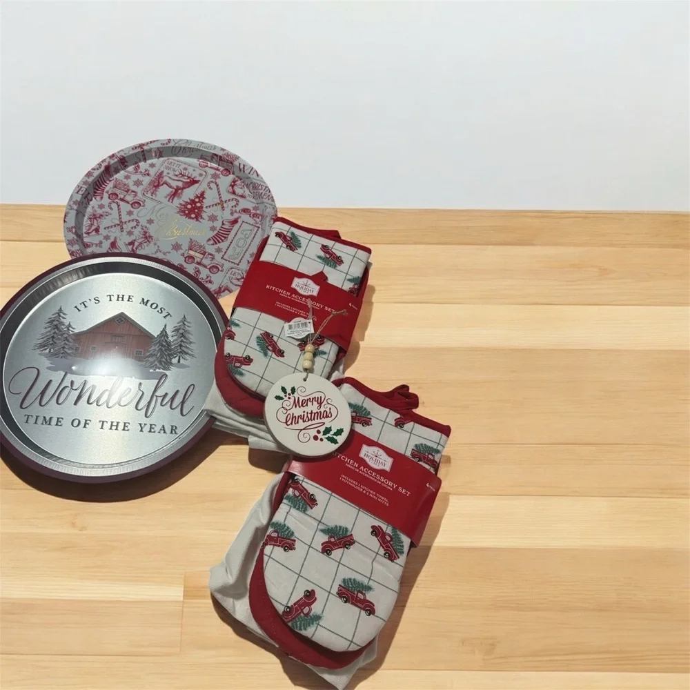 Christmas Kitchen Gift Bundle | Oven Mitts, Pot Holders & Decorative Tins | NWT